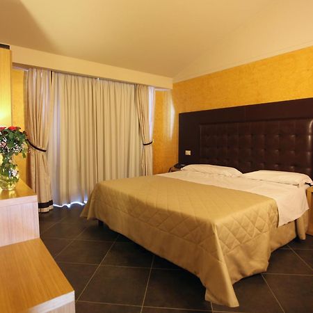Hotel Briganti Qualiano Habitación foto