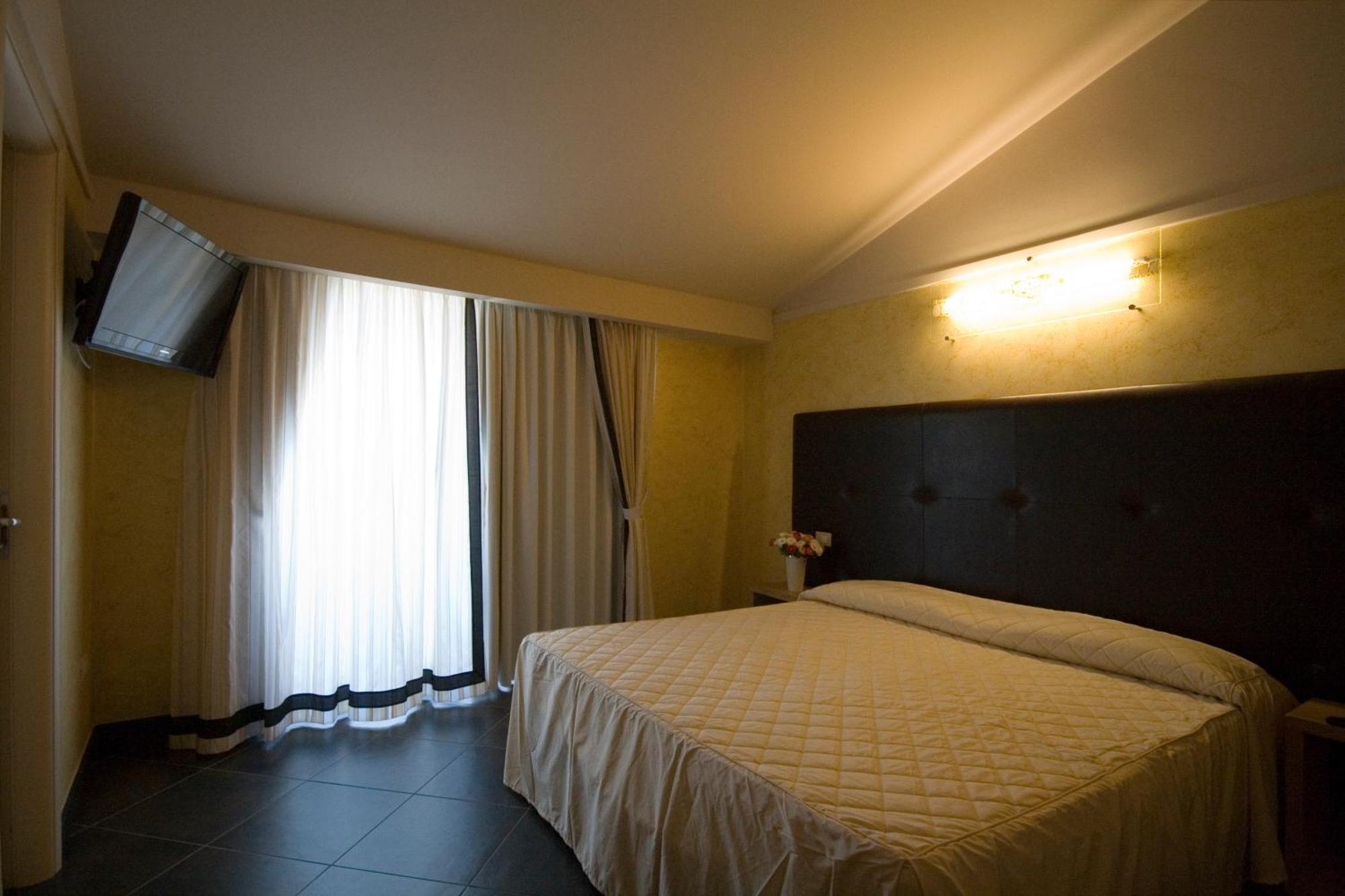 Hotel Briganti Qualiano Habitación foto
